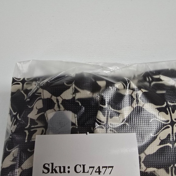 Express Portofino Women Dog Print Blouse Size Medium Roll Sleeve Slim Fit Office - Picture 10 of 10